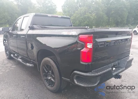 2021 Chevrolet Silverado 1500 4Wd Double Cab Standard Bed Custom z USA, uszkodzony, nr VIN 1GCRYBEK3MZ299202